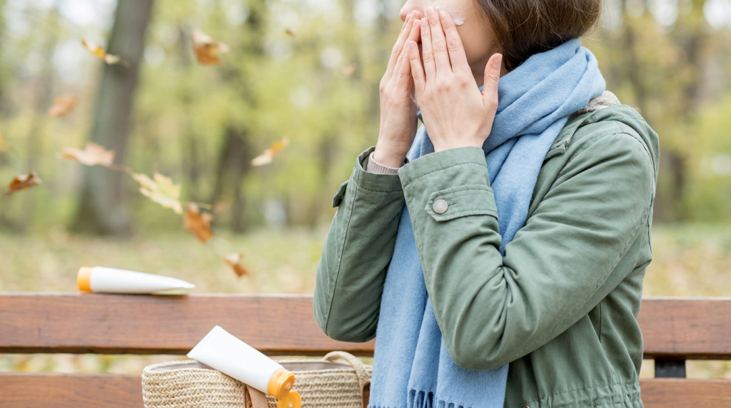 Protector solar en otoño: fluido vs. crema para la piel sensible al viento